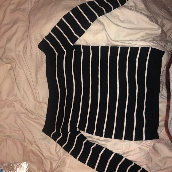 AMERICAN EAGLE OFF THE SHOULDER SWEATER - Picture 5 of 5